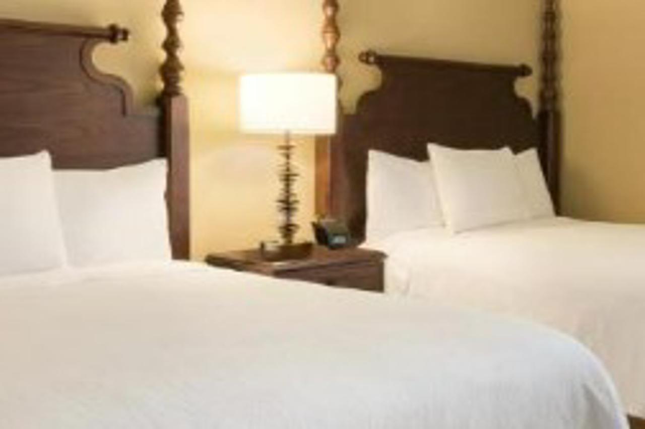 Embassy Suites Savannah Historic District Ngoại thất bức ảnh