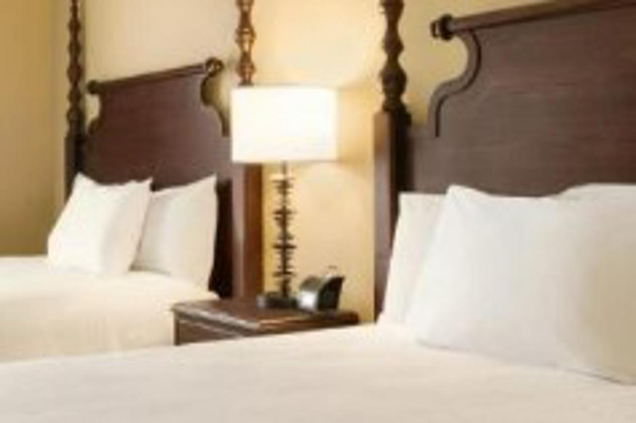Embassy Suites Savannah Historic District Ngoại thất bức ảnh
