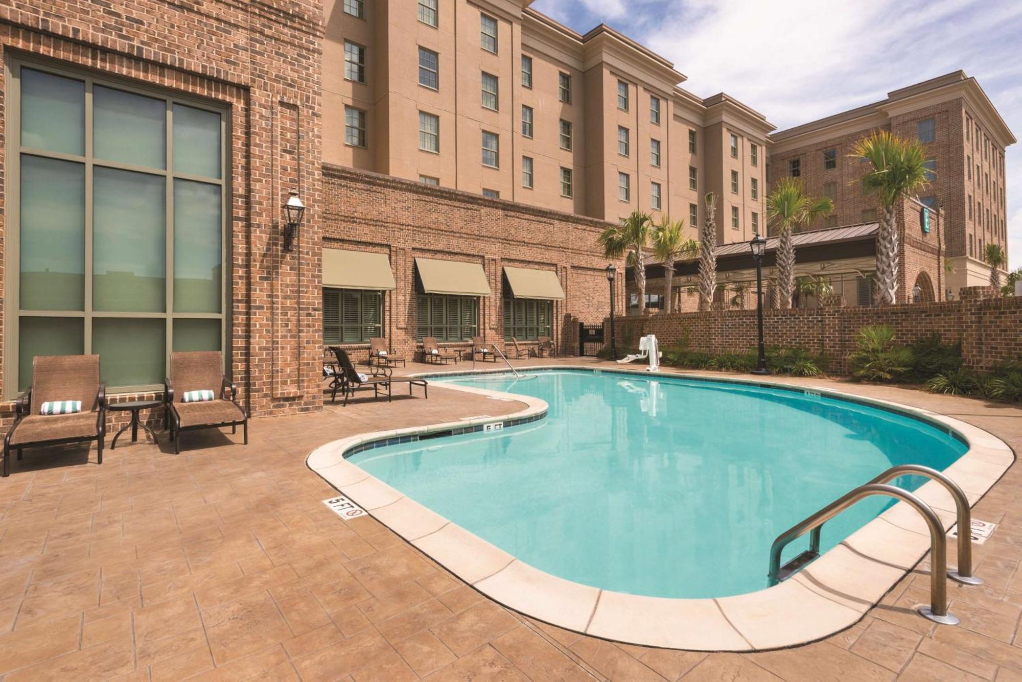 Embassy Suites Savannah Historic District Ngoại thất bức ảnh