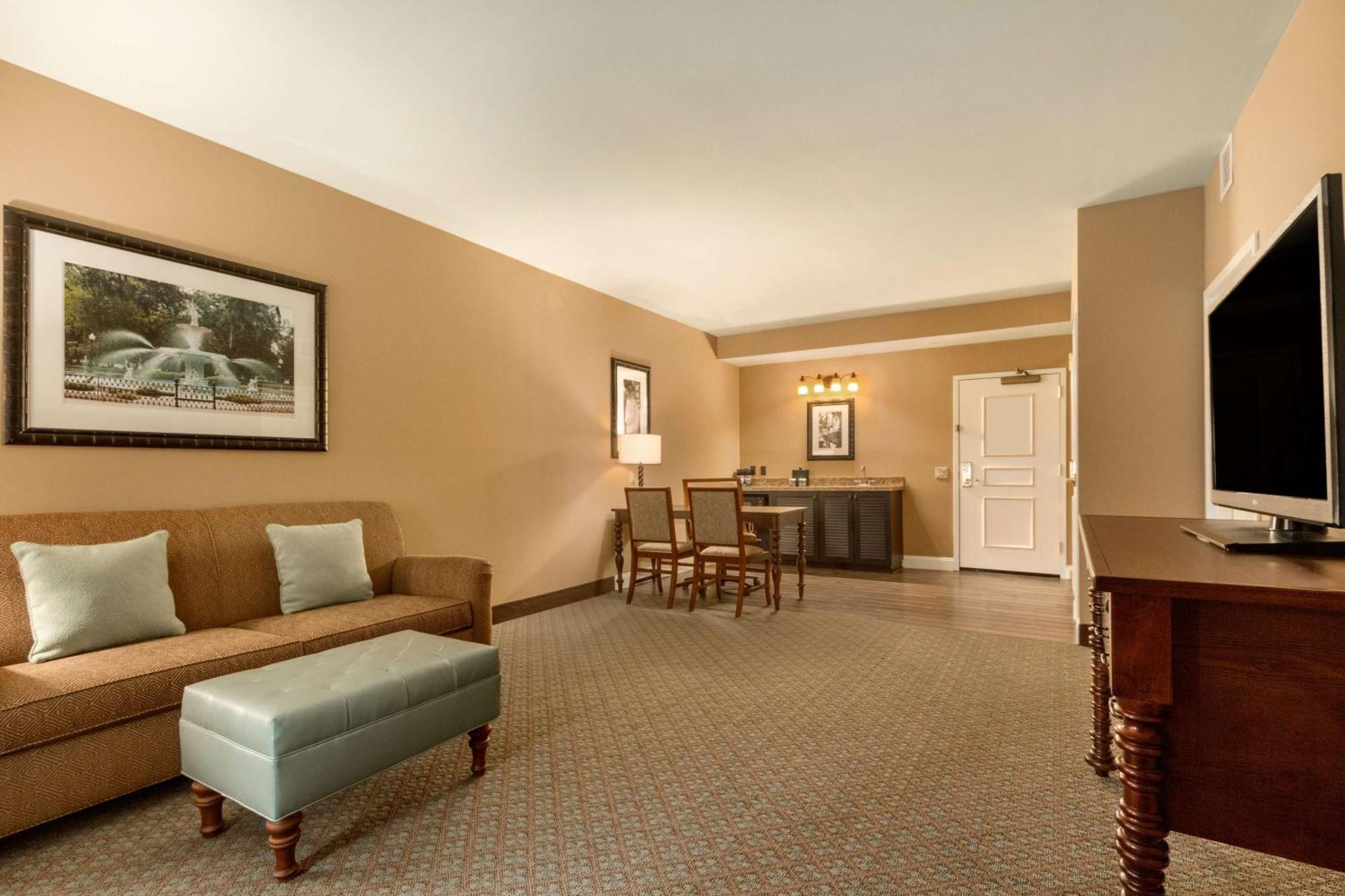 Embassy Suites Savannah Historic District Ngoại thất bức ảnh