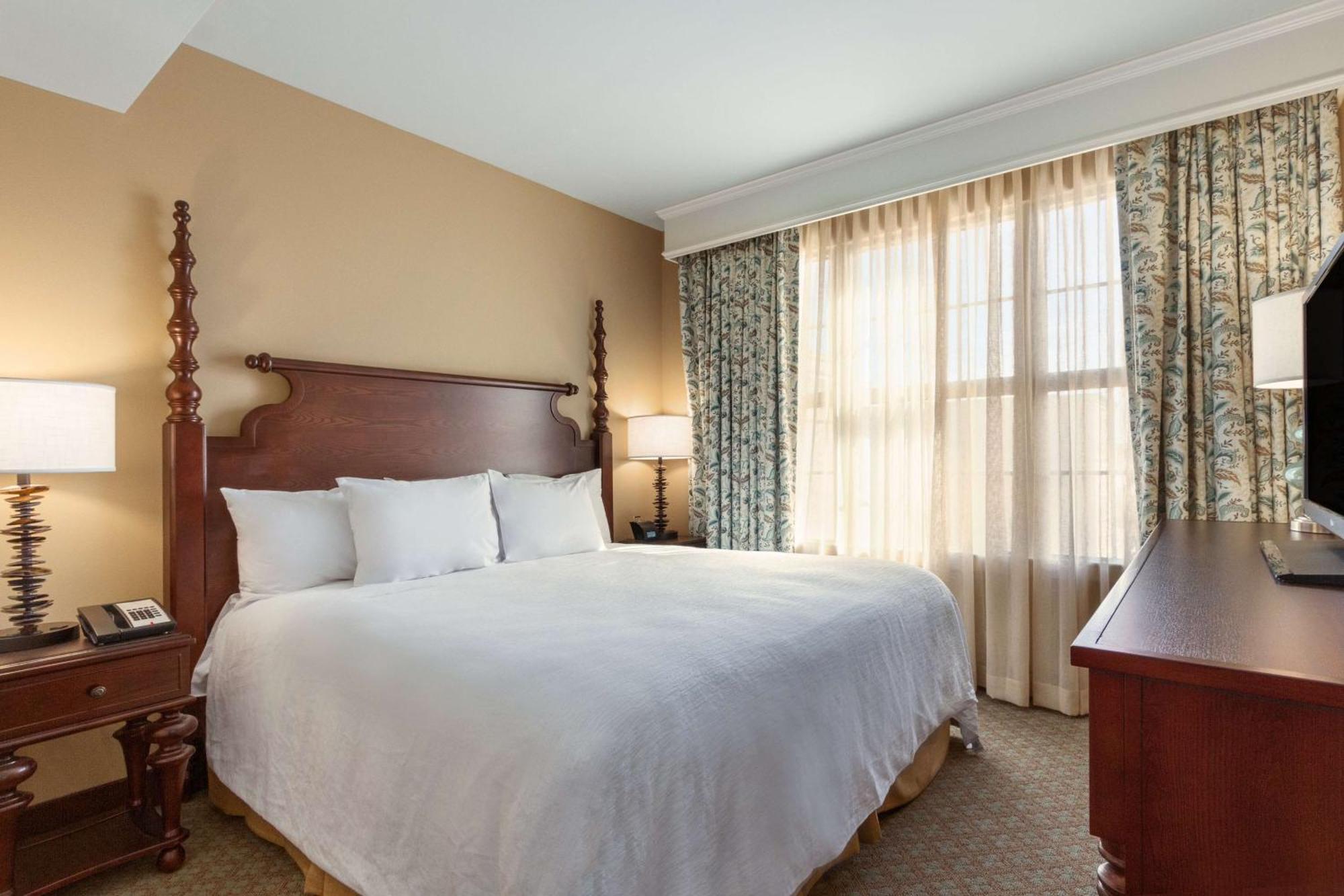 Embassy Suites Savannah Historic District Ngoại thất bức ảnh