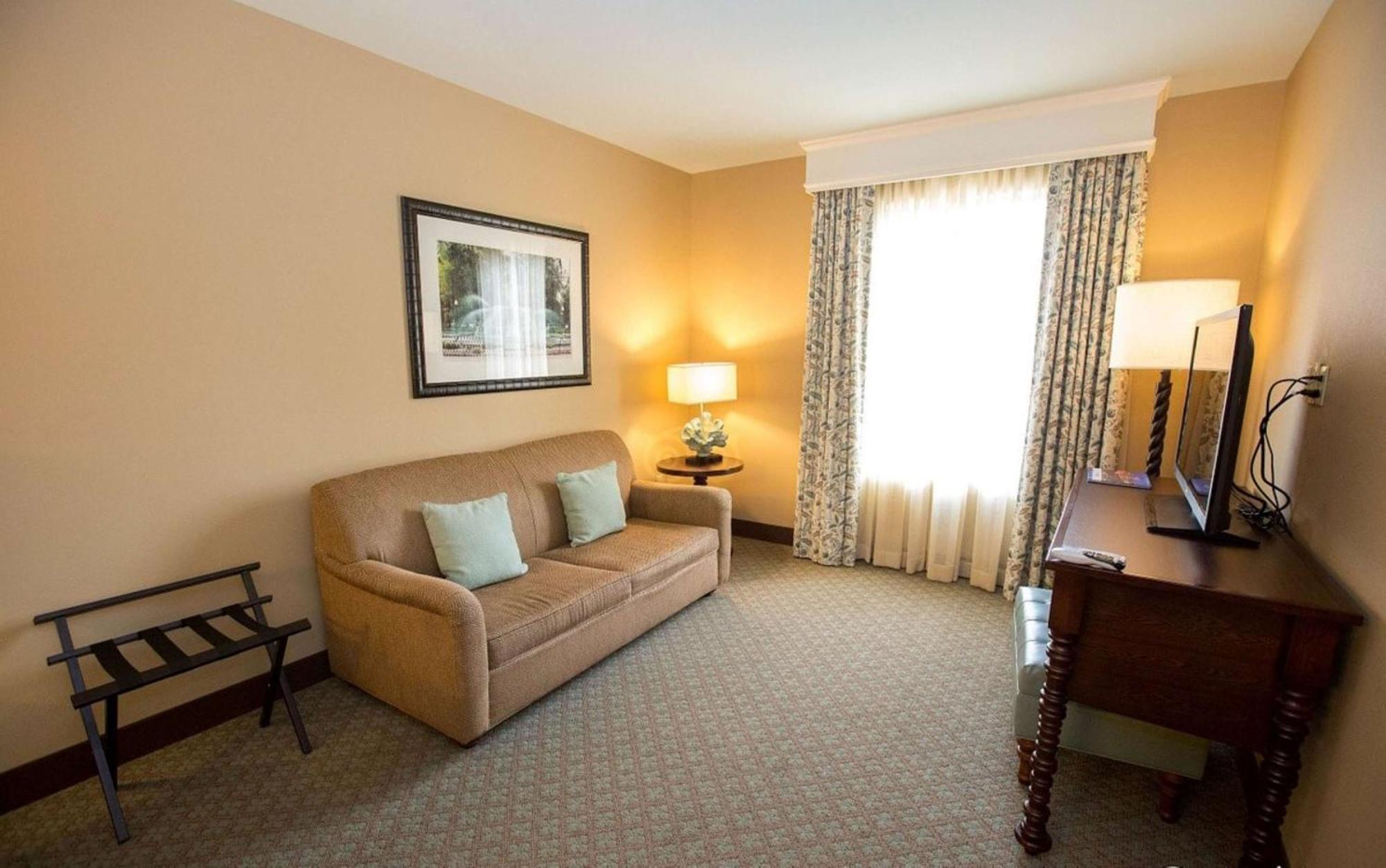 Embassy Suites Savannah Historic District Ngoại thất bức ảnh