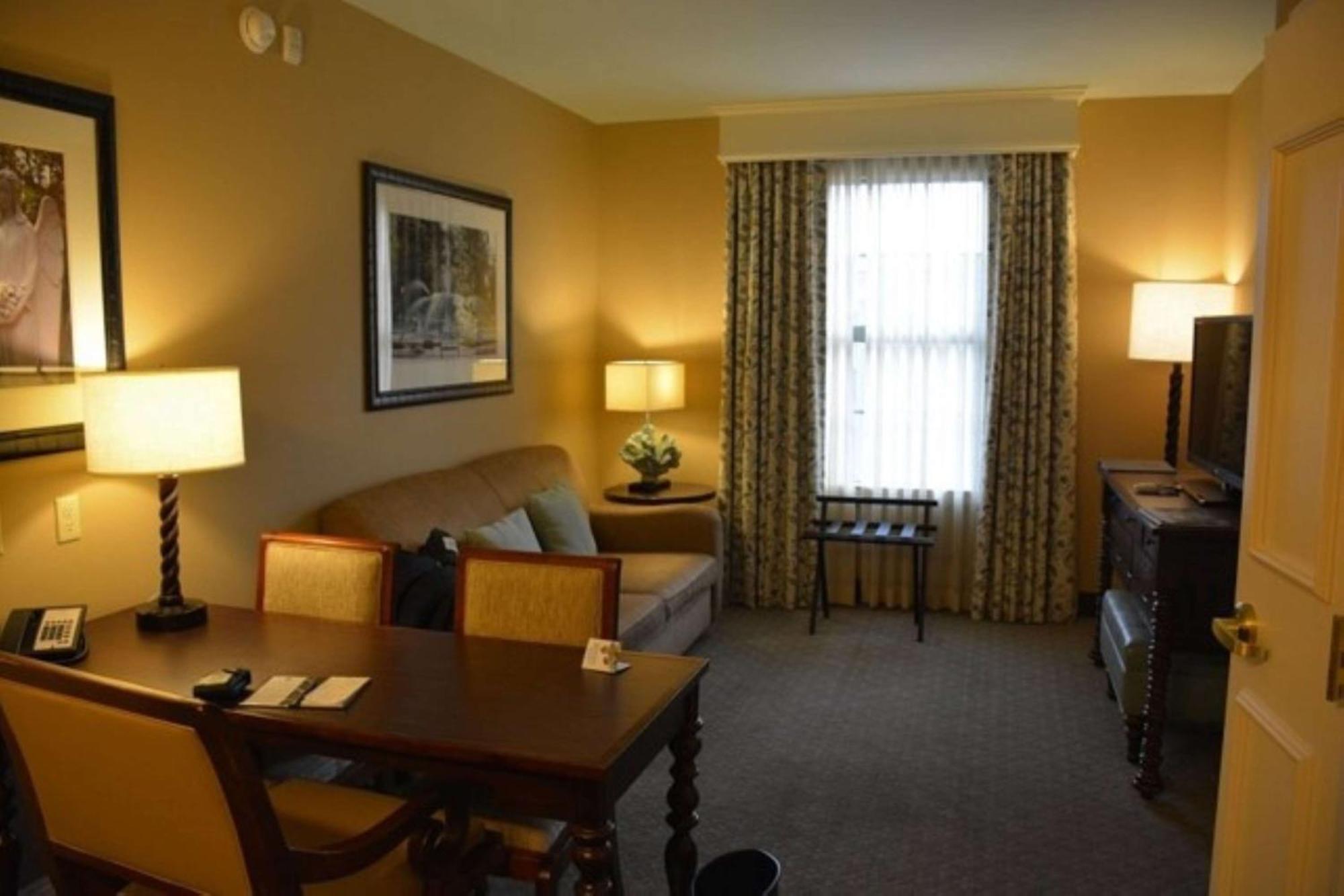 Embassy Suites Savannah Historic District Ngoại thất bức ảnh