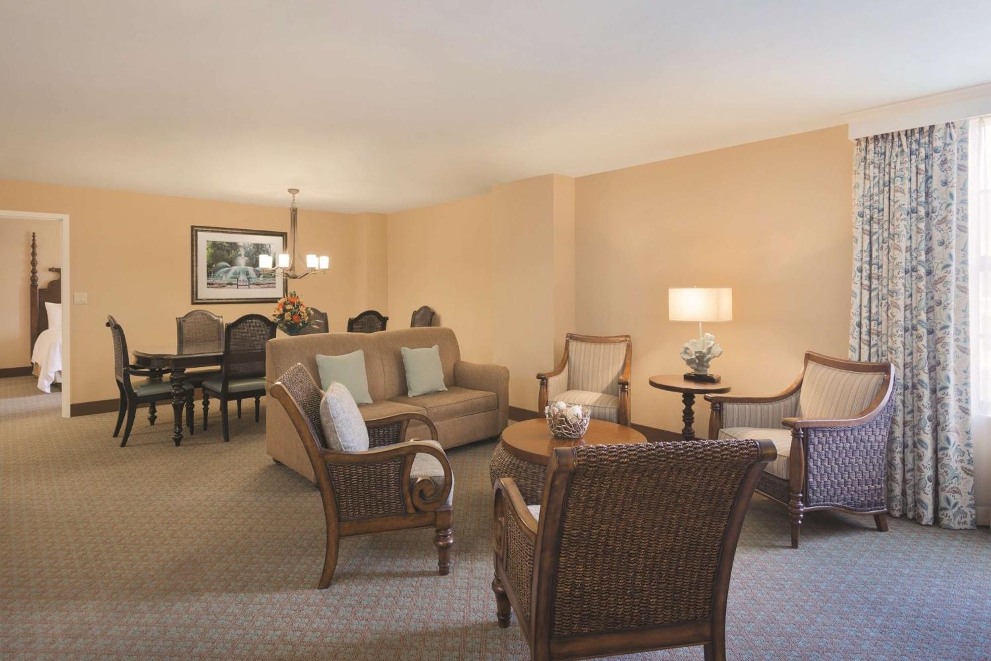 Embassy Suites Savannah Historic District Ngoại thất bức ảnh