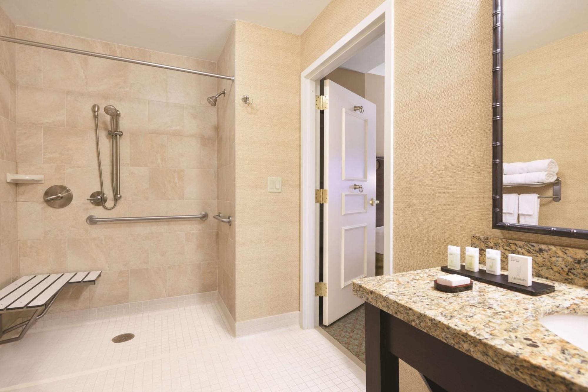 Embassy Suites Savannah Historic District Ngoại thất bức ảnh