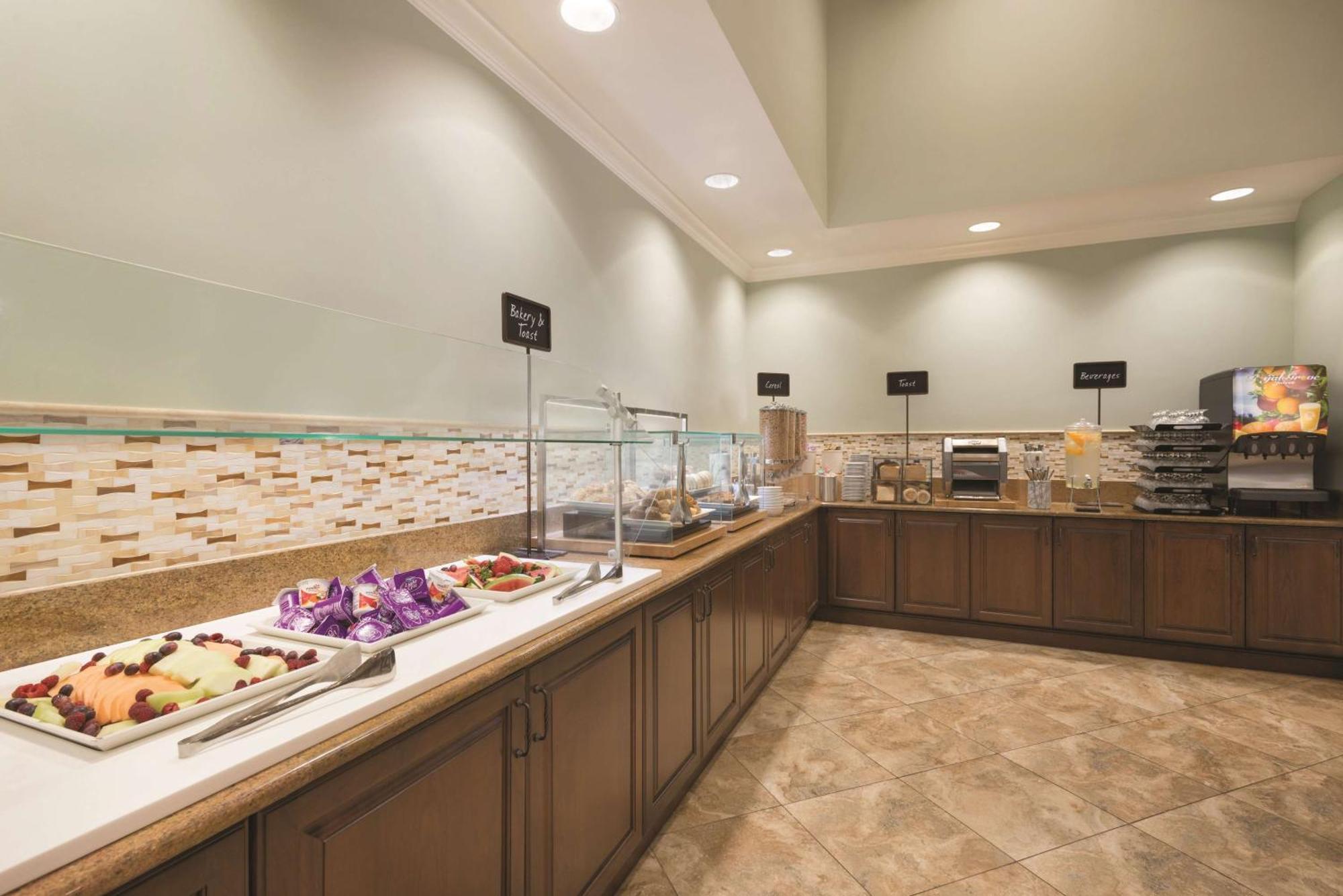 Embassy Suites Savannah Historic District Ngoại thất bức ảnh