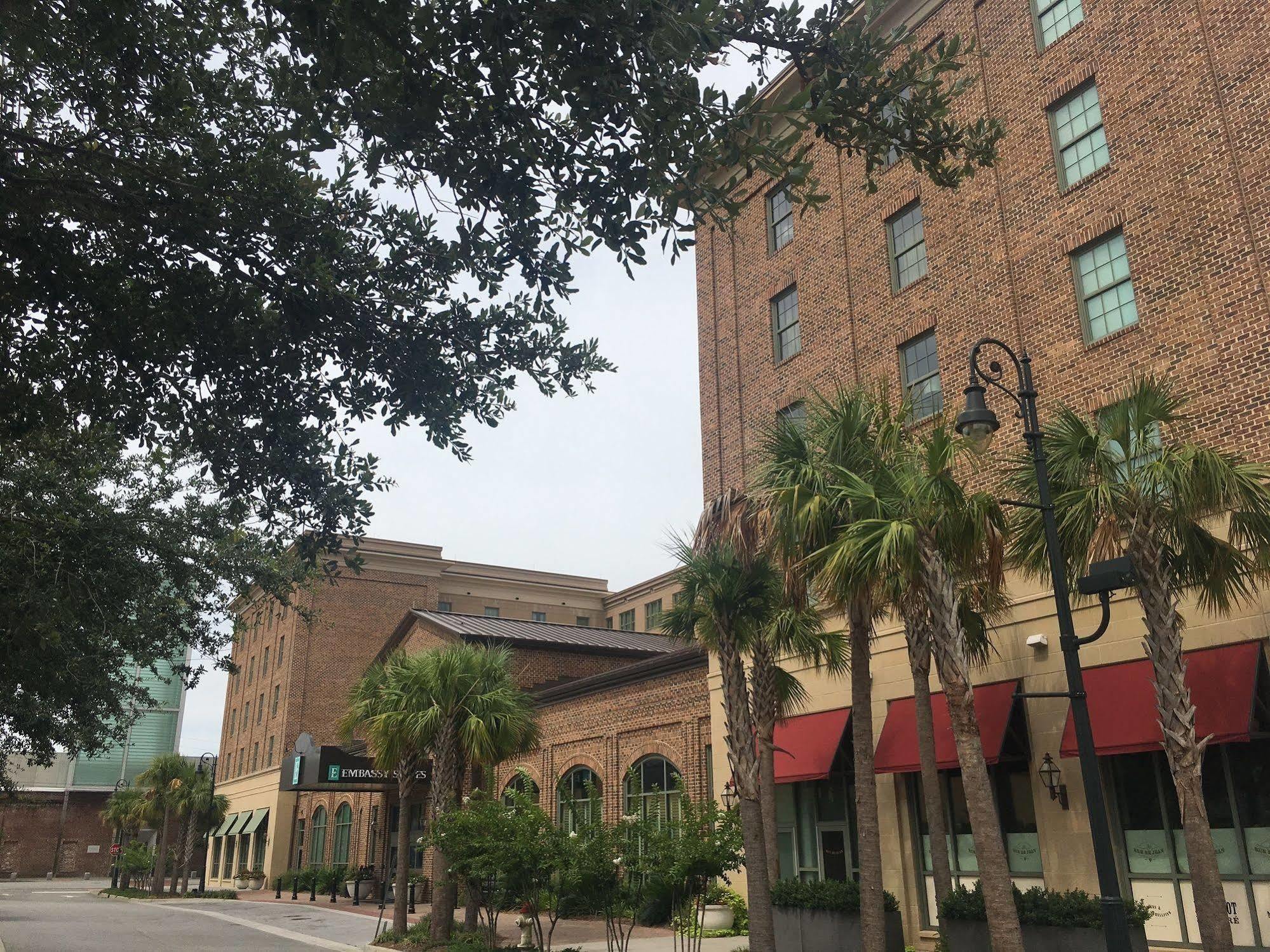 Embassy Suites Savannah Historic District Ngoại thất bức ảnh